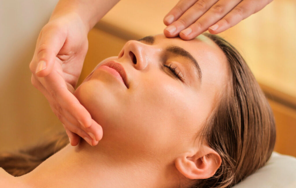 Skin detox es nuestro facial en 3 pasos, que limpia, hidrata y purifica tu piel